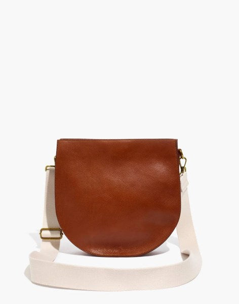 Madewell The Transport Saddlebag in English Saddle - Size One S